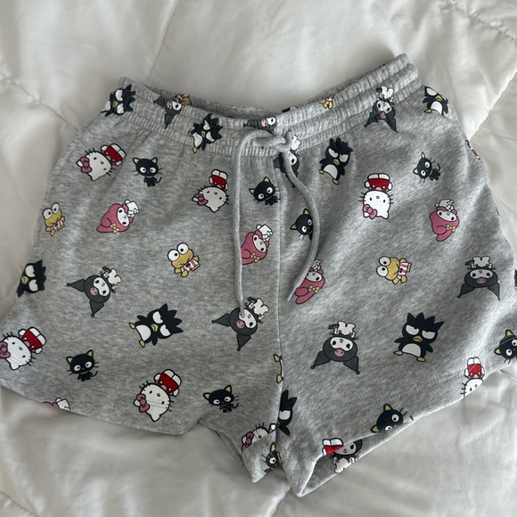🔥Sold🔥Grey Hello kitty sweat shorts - Picture 2 of 8
